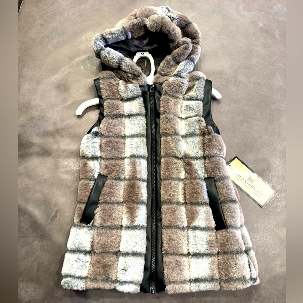 NWT Girls American Widgeon Hooded Faux Fur Vest Size 10